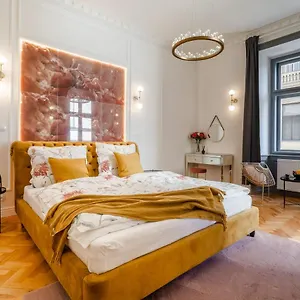 https://emperor-castle-view-suite.praguehotelsweb.com